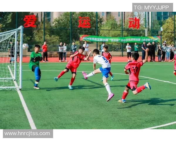 青春拼搏绿茵场青少年足球比赛展现团队精神与竞技魅力 青春拼搏绿茵场青少年足球比赛展现团队精神与竞技魅力